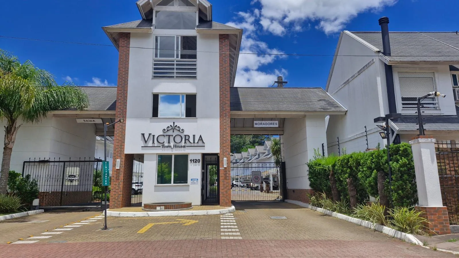 Imagem Casa em Condominio fechado, 5 dormitórios com infraestrutura completa