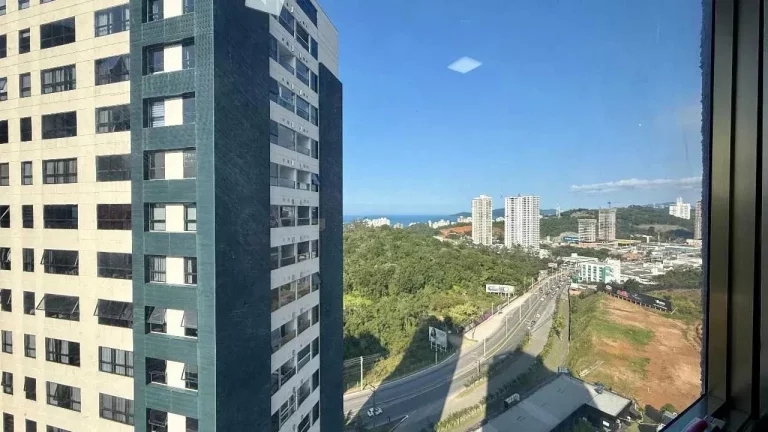 Imagem Apartamento com 2 dormitórios e 1 vaga de garagem na Praia Brava em Itajaí/SC