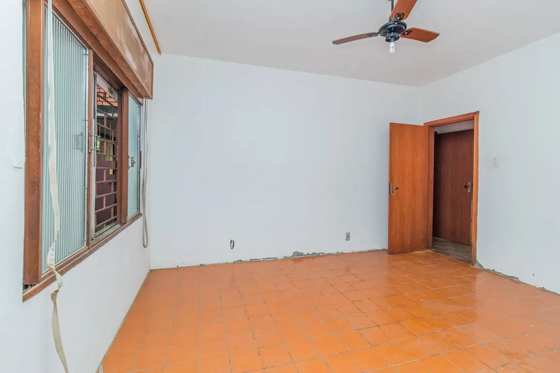 Imagem Casa de 4 dormitorios à venda Avenida Tramandaí, Ipanema - Porto Alegre