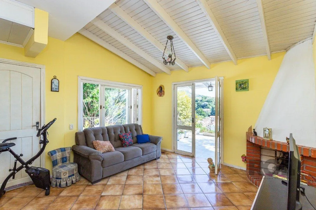 Imagem Casa com 3 Quartos à Venda, 293 m² por R$ 650.000