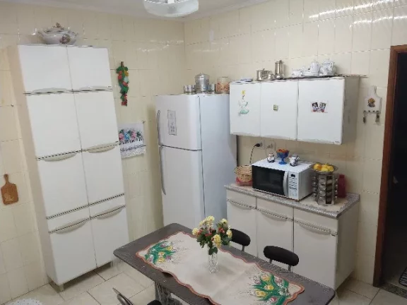 Imagem Casa em área nobre, 3 dormitórios com 1 suíte.