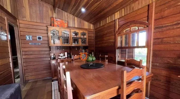 Imagem Chácara com 4 dormitórios à venda, 1000 m² por R$ 950.000,00 - Clube de Campo Vale do Sol - Campos do Jordão/SP
