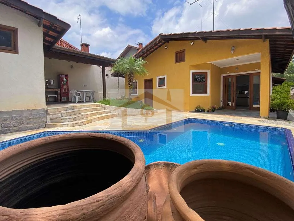 Foto do imóvel 3 dorms / 1 suíte. Ótima casa, lareira, piscina e gourmet!