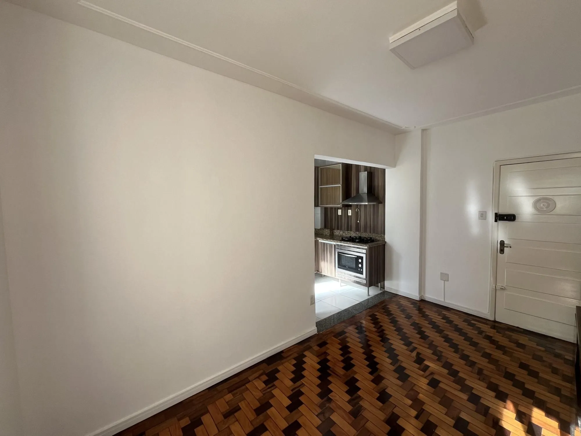 Imagem Reformado! Apartamento de 2 quartos no centro de Porto Alegre