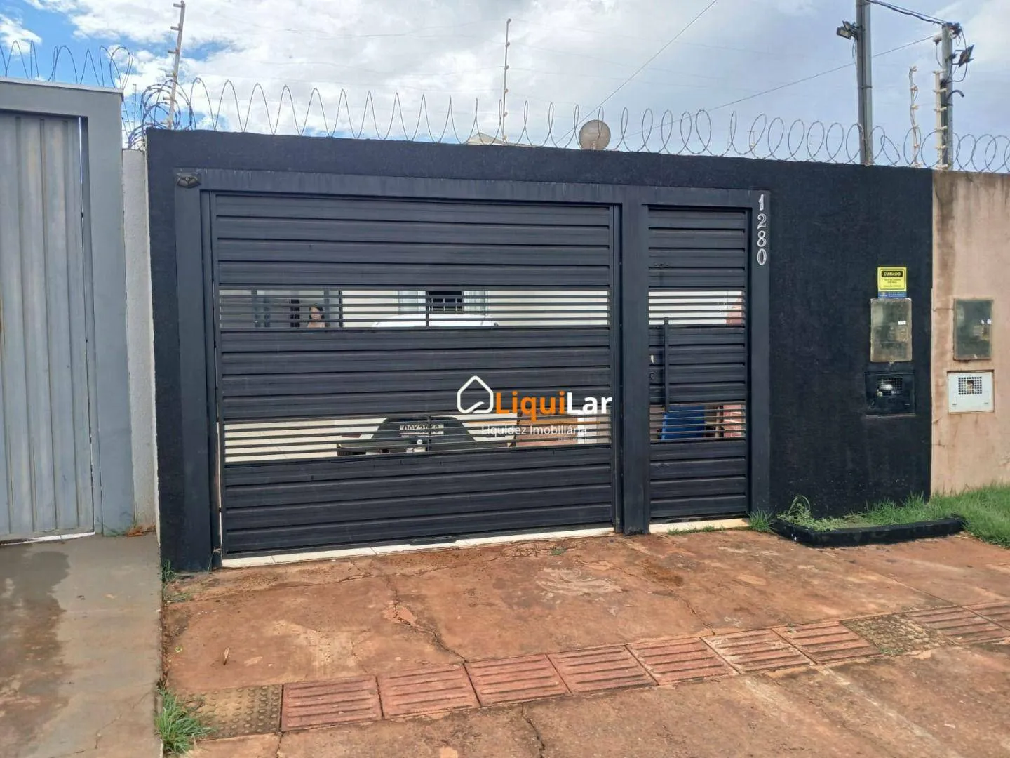 Foto do imóvel Casa à Venda Próxima à Avenida Lúdio Martins Coelho com Suíte, Energia Fotovoltaica e Acabamento de Primeira