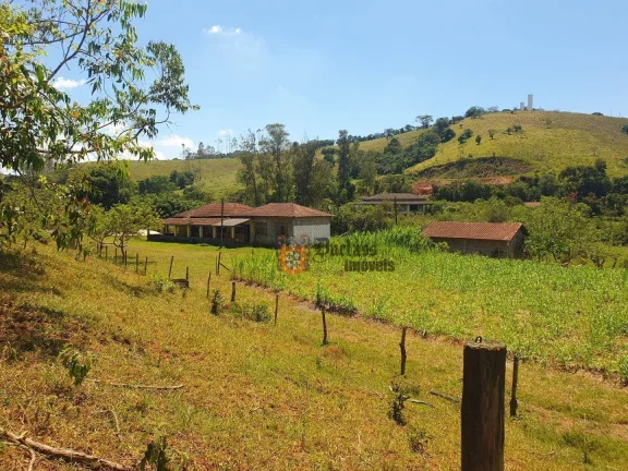 Imagem Sítio com 6 dormitórios à venda, 25400 m² por R$ 700.000 - Zona Rural - Cambuí/MG