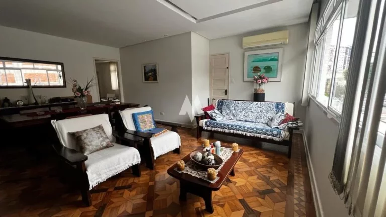 Casa Sobreposta Alta à venda, em excelente localização na Ponta da Praia, em Santos