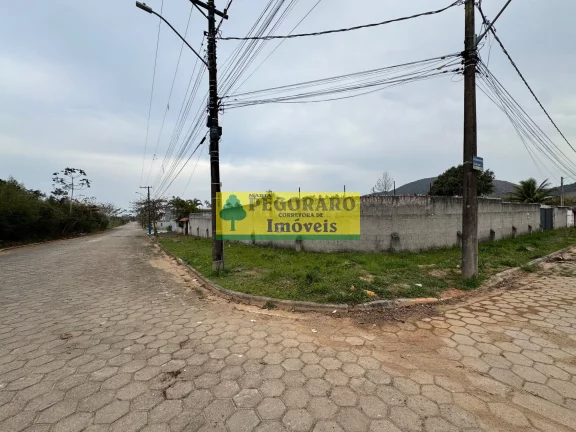 Imagem Terreno de Esquina no Getuba - 1.118 m²: Plano, Murado, Pavimentado, Água e Luz Instalados