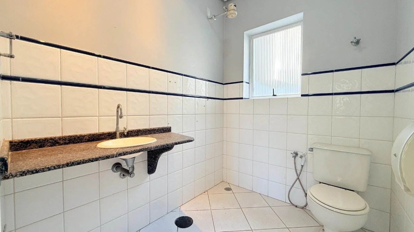 Imagem CASA 230m² 5 QUARTOS/SALAS, 3 VAGAS DE GARAGEM - USO RESIDENCIAL OU COMERCIAL