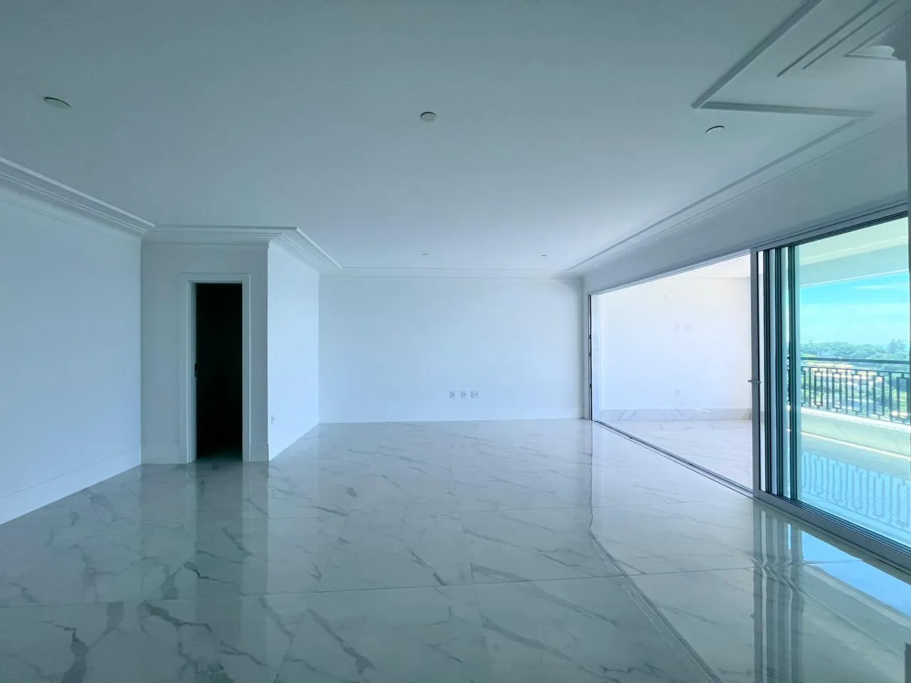 Imagem Apartamento com vista para o mar à venda com 190m2 por R$ 4.200.000,00