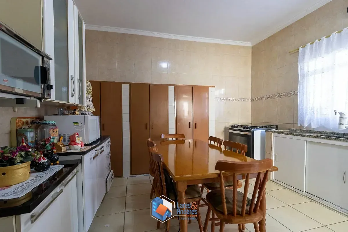 Imagem Sobrado para venda em Jardim São Carlos (Zona Leste) com 4 quartos, sendo 1 suíte, 400m²