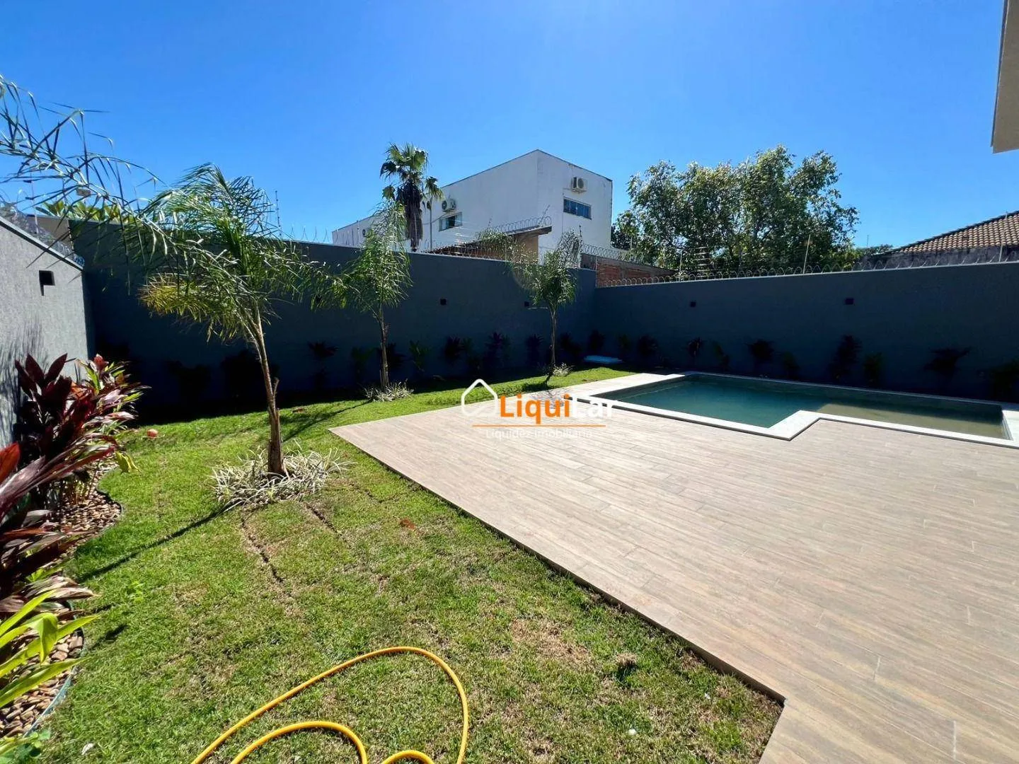 Imagem Casa de Alto Padrão no Carandá Bosque com 3 Suítes, Piscina Aquecida e Amplo Quintal