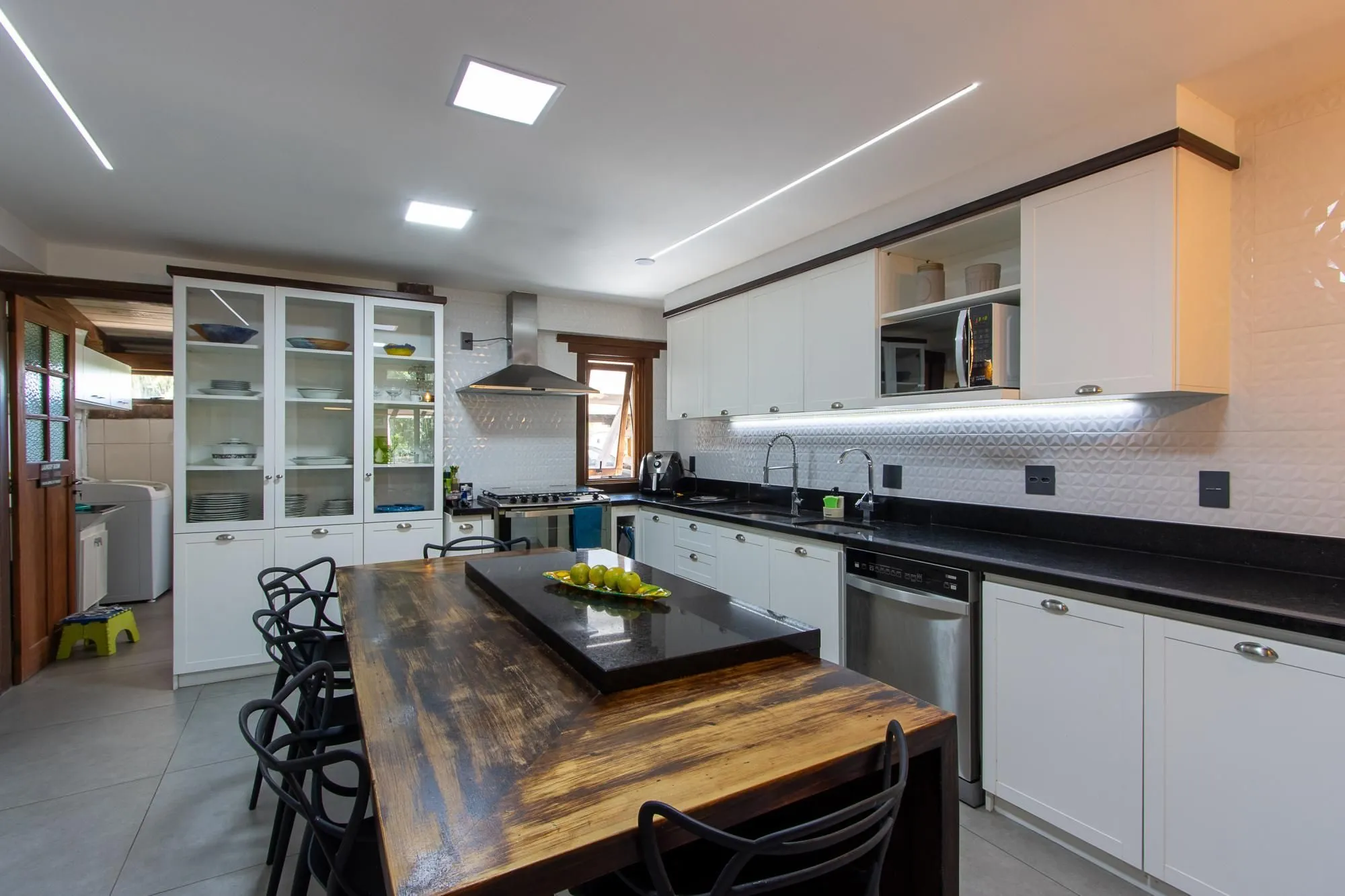 Imagem Casa 4 suites no Terra Ville, com home office, estar íntimo, 4 vagas e piscina.