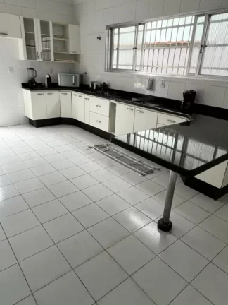 Imagem Vendo casa com 362 mts de área útil, piscina 4x7, barzinho de tijolinho e mármore + EDÌCULA com 2 dormitórios, banheiro Sistema de captação de energia própria fotovoltáica
