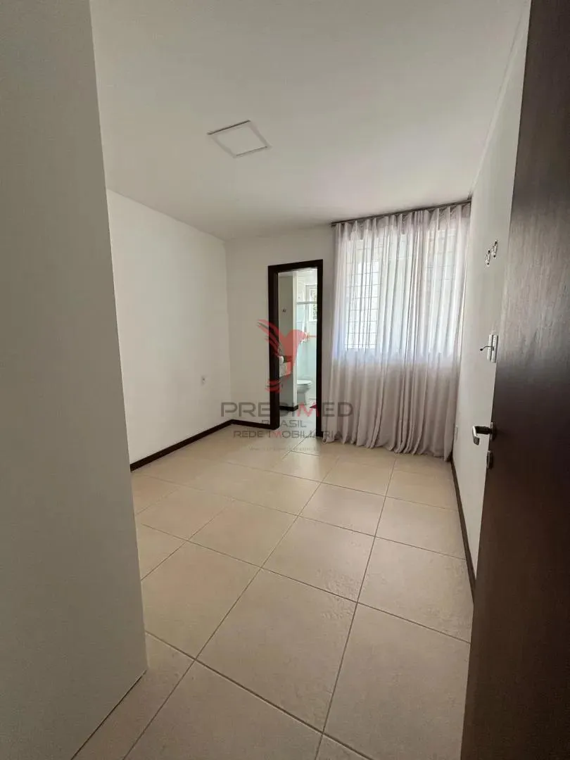 Imagem Casa de Alto Padrão em Piçarras - Jacuzzi Privativa, 3 Suites, Área Gourmet, 4 Vagas