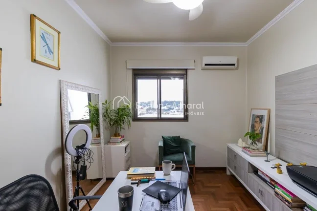 Imagem Situado no coração do Cambuí, um dos bairros mais desejados de Campinas, este apartamento oferece...