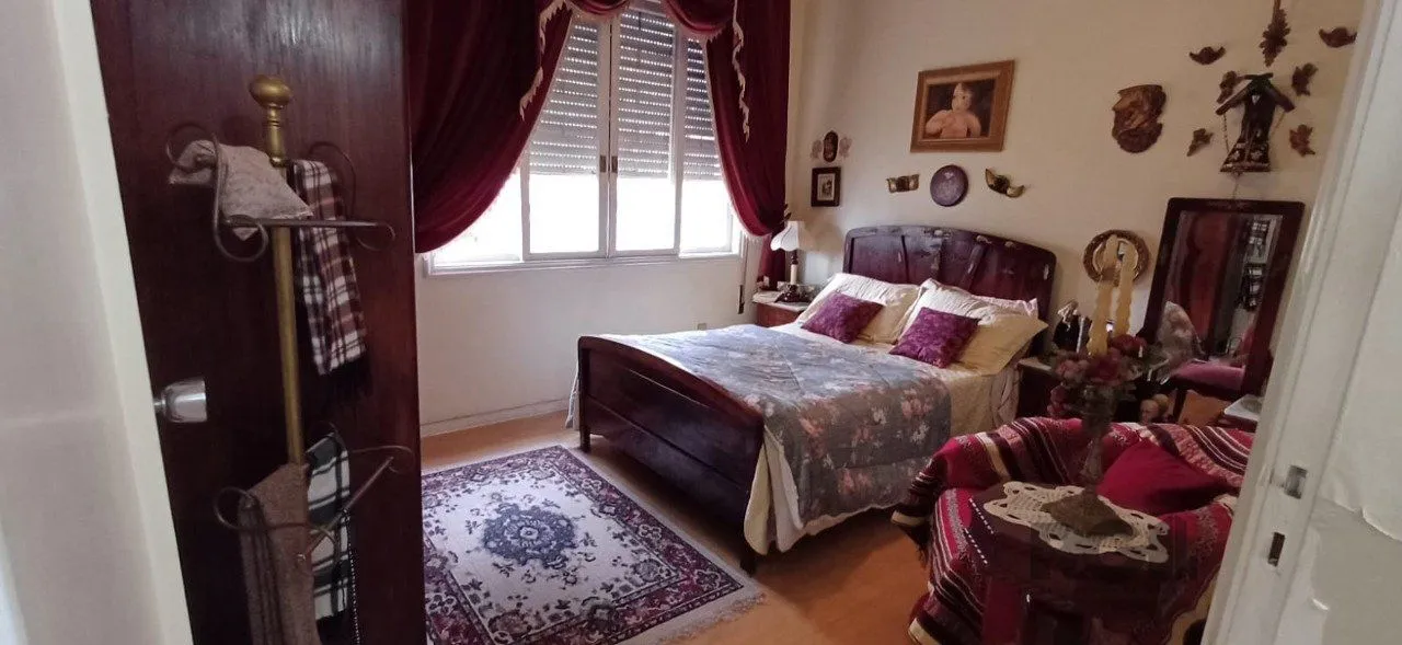 Imagem Apartamento de 3 quartos, localizado no bairro Petrópolis em Porto Alegre/RS.