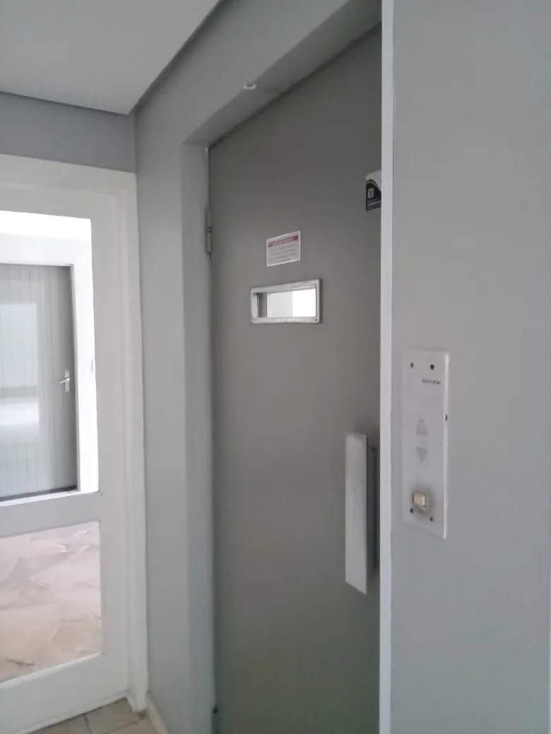 Imagem Apartamento de 3 dormitórios Bairro Teresópolis Porto Alegre RS !