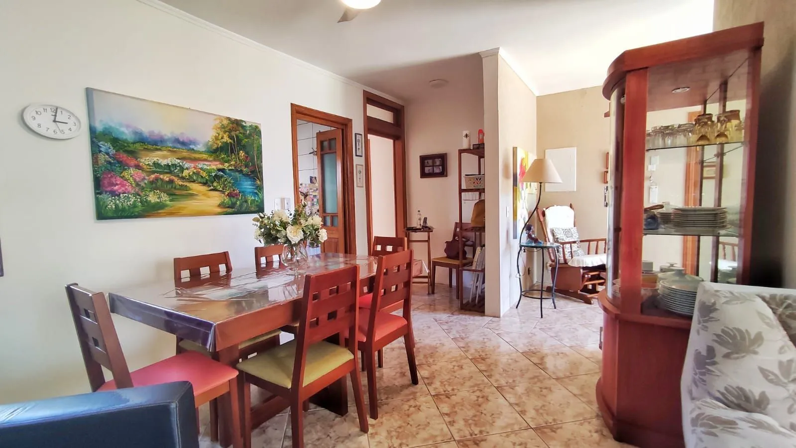 Imagem Casa com 4 Quartos e 2 banheiros e 2 Suites à Venda, 153 m² por R$ 990.000