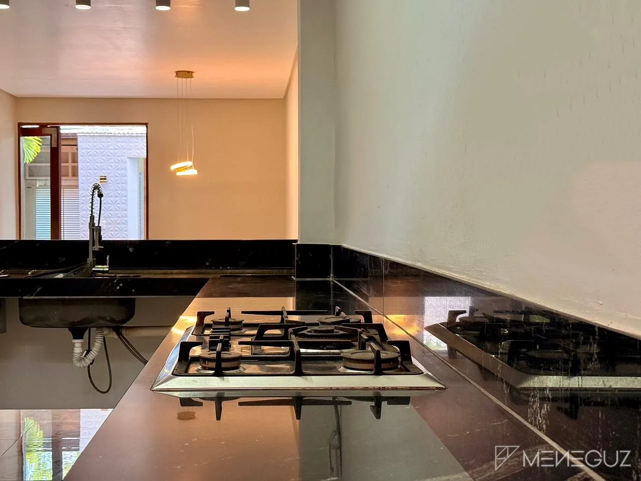 Imagem Viva com lazer privativo e economia: piscina, sauna e energia solar