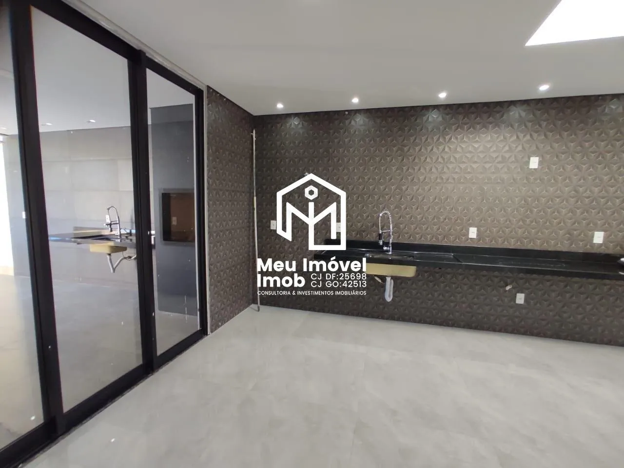 Imagem Casa 03 Quartos 3 Suítes 4 Vagas Lote 340m² Águas Claras/DF