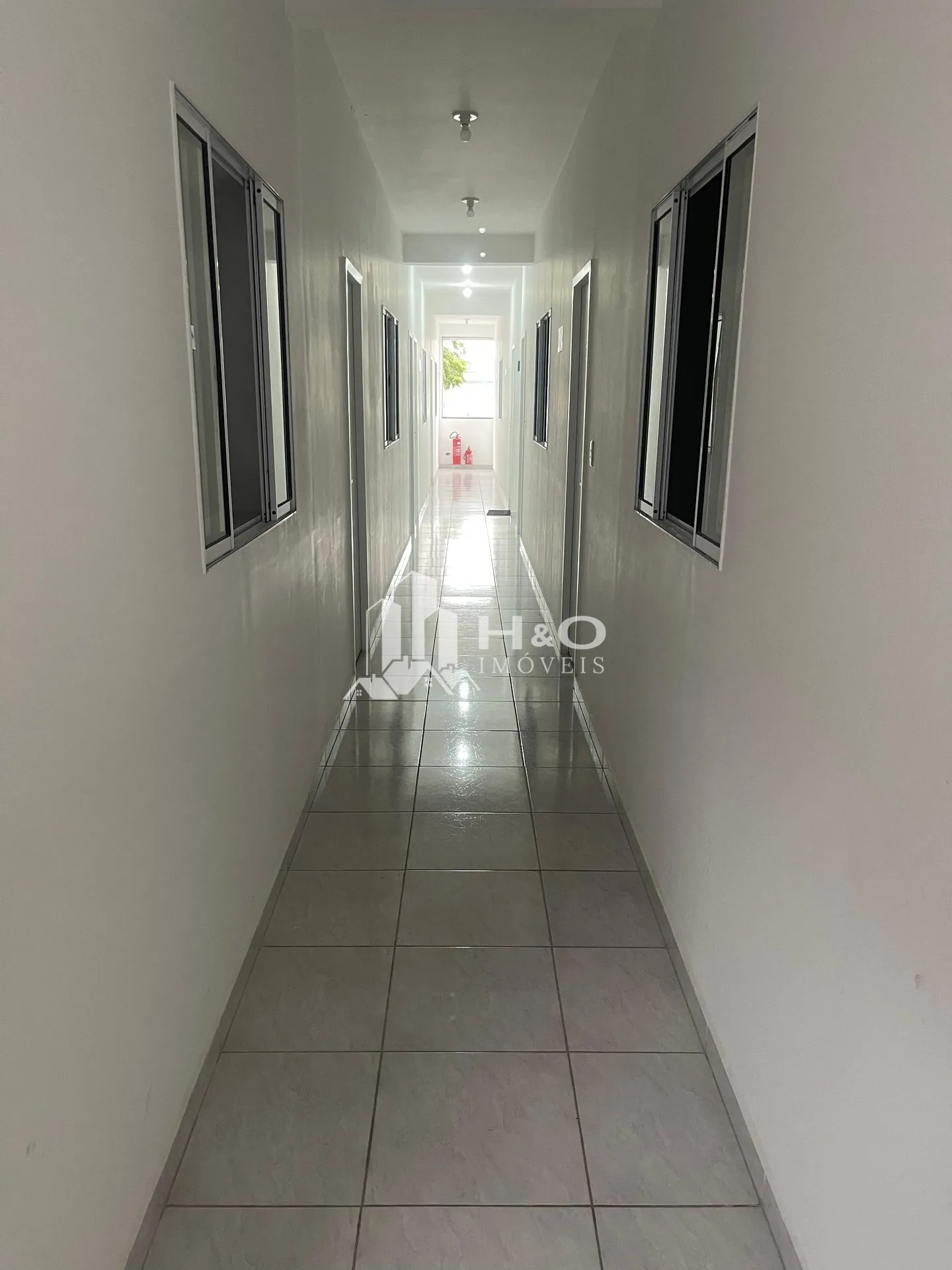 Imagem Salas Comercial Locação na Av. dos Latinos - 24m² | Região Comercial Ampla !