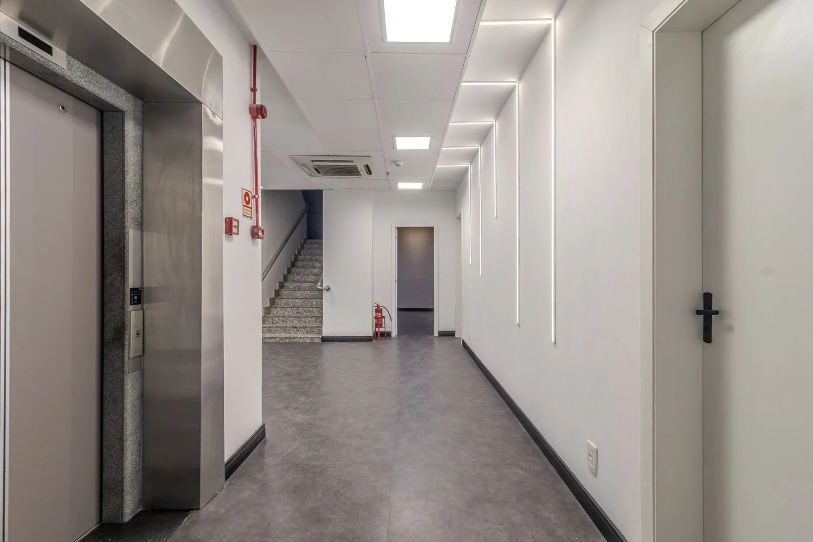 Imagem PRÉDIO COMERCIAL - COMPOSTO DE TÉRREO + 3 PAVIMENTOS