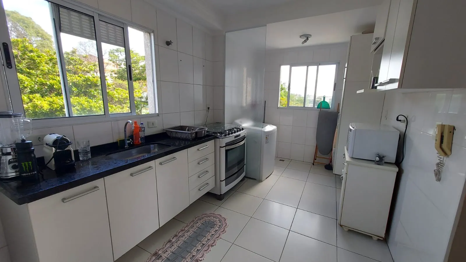 Imagem Excelente Apartamento 2 Dormitórios, 1 Suíte, Varanda e 2 Vagas na Garagem