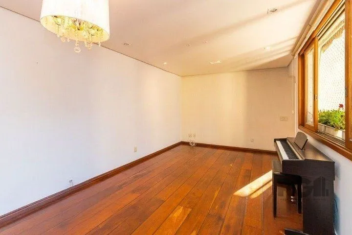 Imagem Cobertura com 2 quartos e 128m² à venda em Mont Serrat, Porto Alegre.