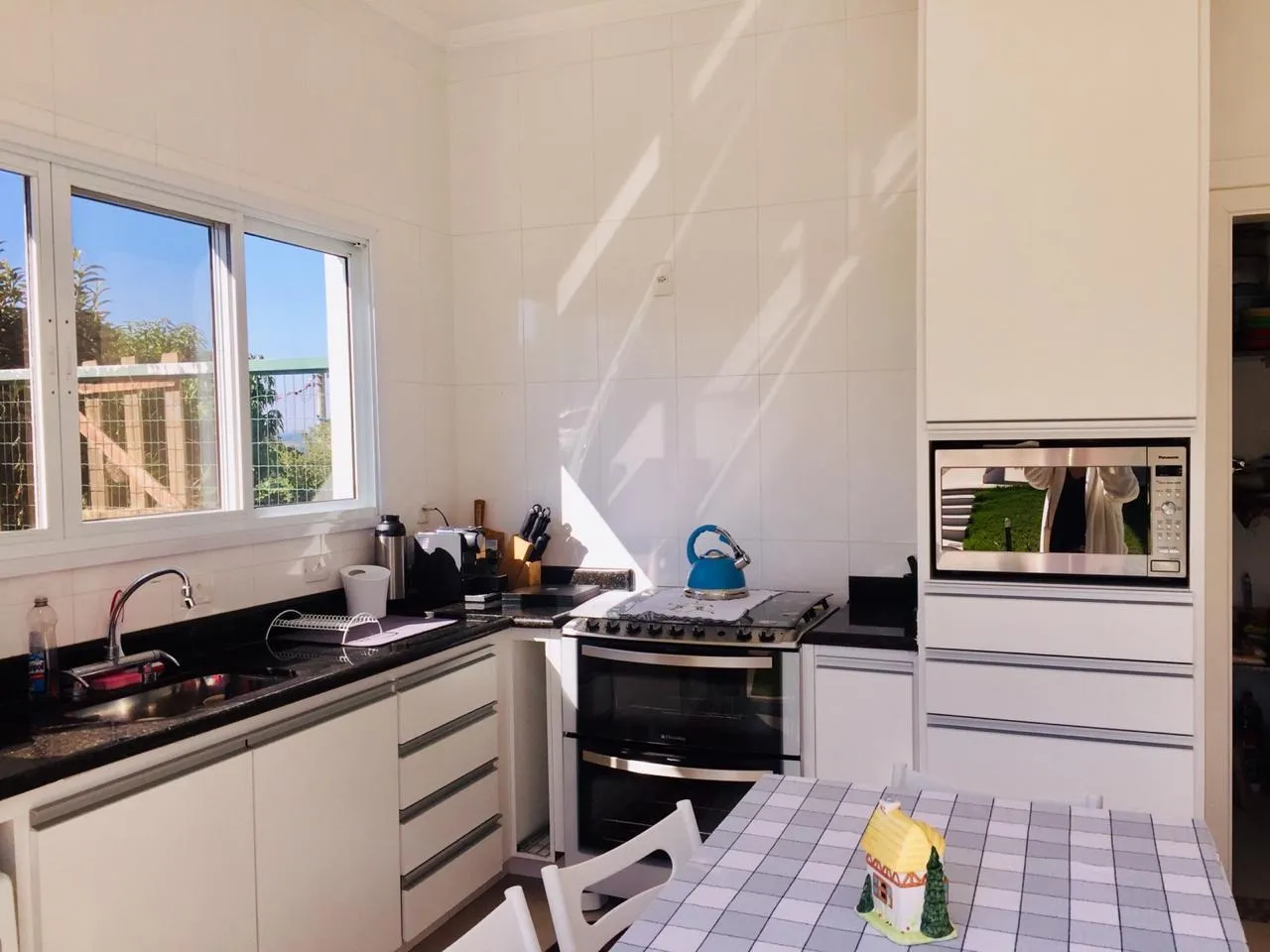 Imagem Casa Térrea no Condomínio Portal do Sabia - 350m² de Construção, 3 Suítes (1 Master), Piscina e Espaço Gourmet