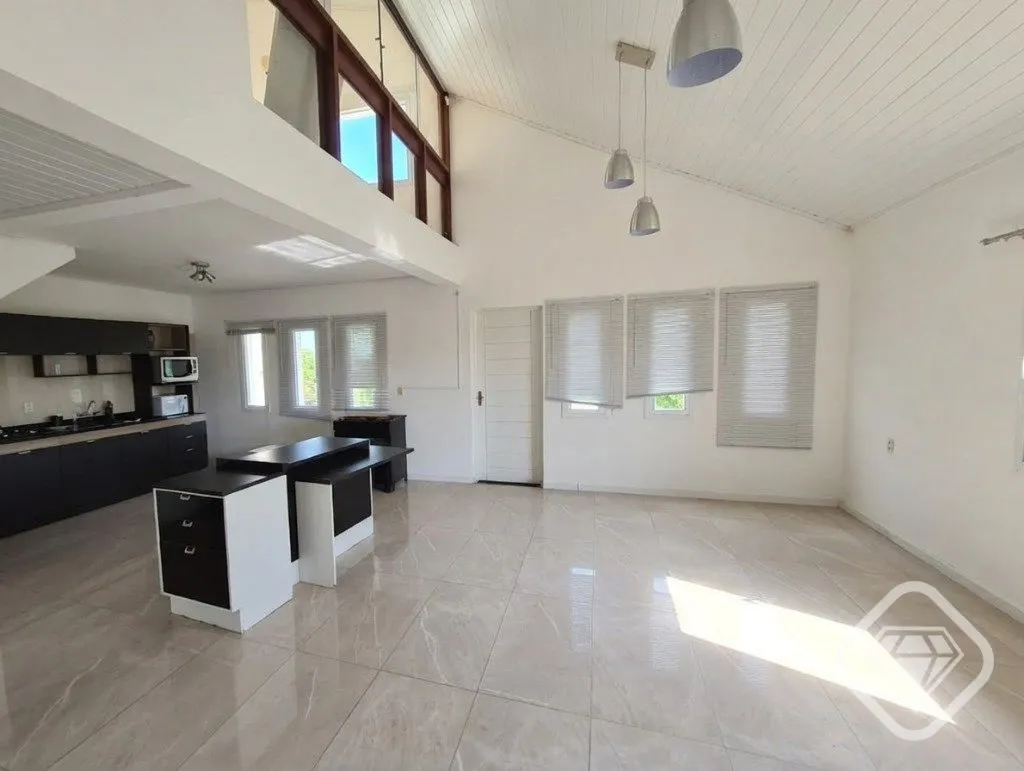 Imagem Uma casa que ganha ainda mais valor pelo espaço que oferece.

Casa de esquina no Jardins do Prado, ...