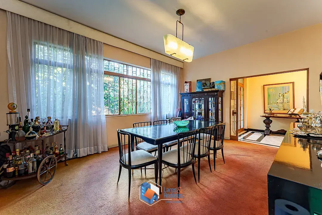 Imagem Casa para venda em Pacaembu com 3 quartos, sendo 1 suíte, 320m²
