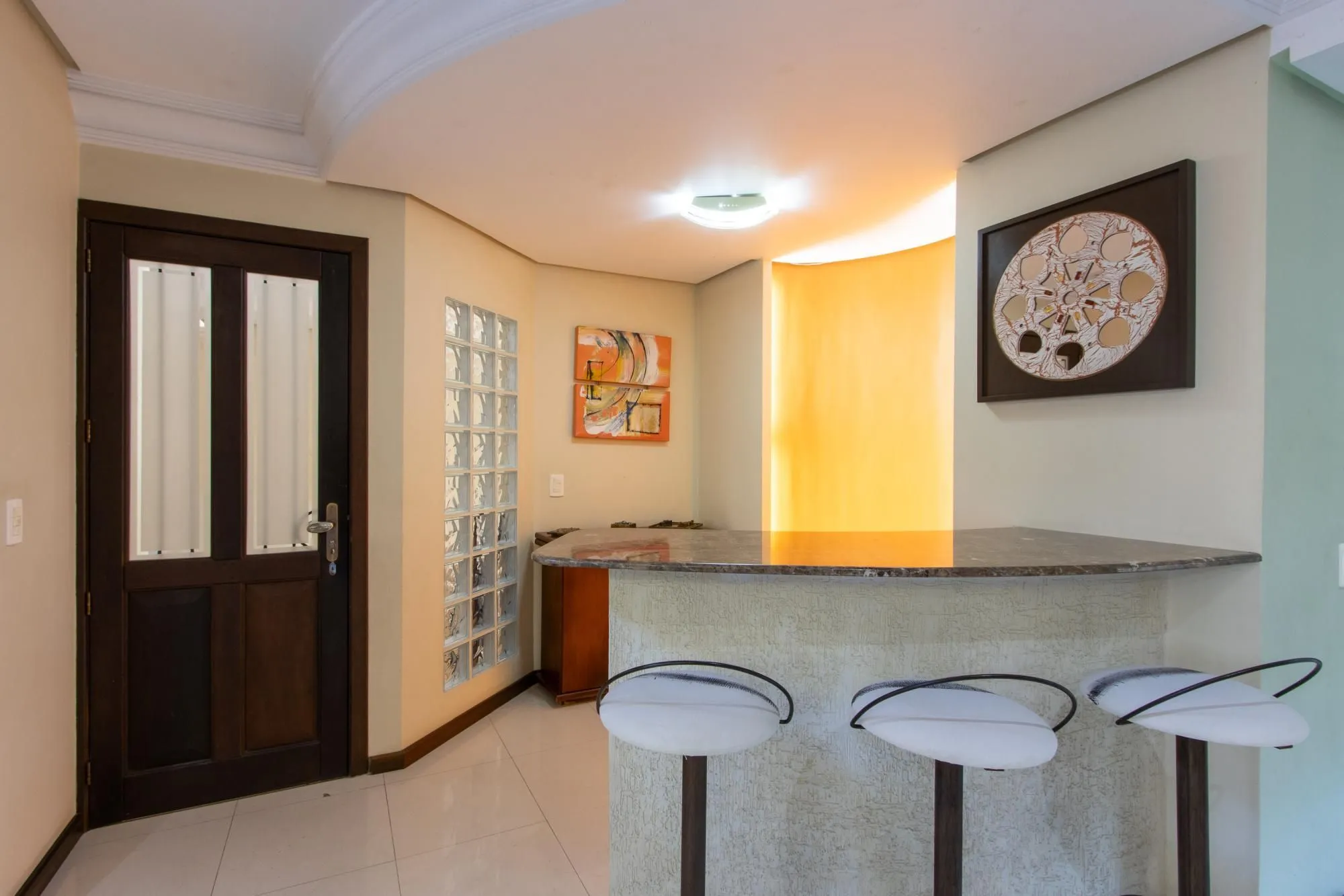 Imagem Casa com 3 quartos e 357m² à venda em Tristeza, Porto Alegre.