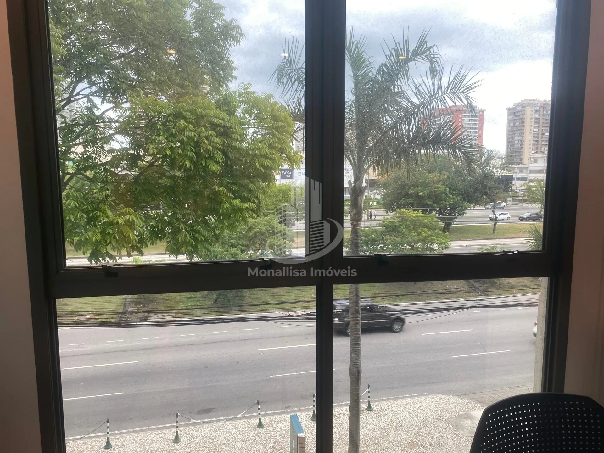 Imagem Sala comercial mobiliada com vaga na Barra da Tijuca