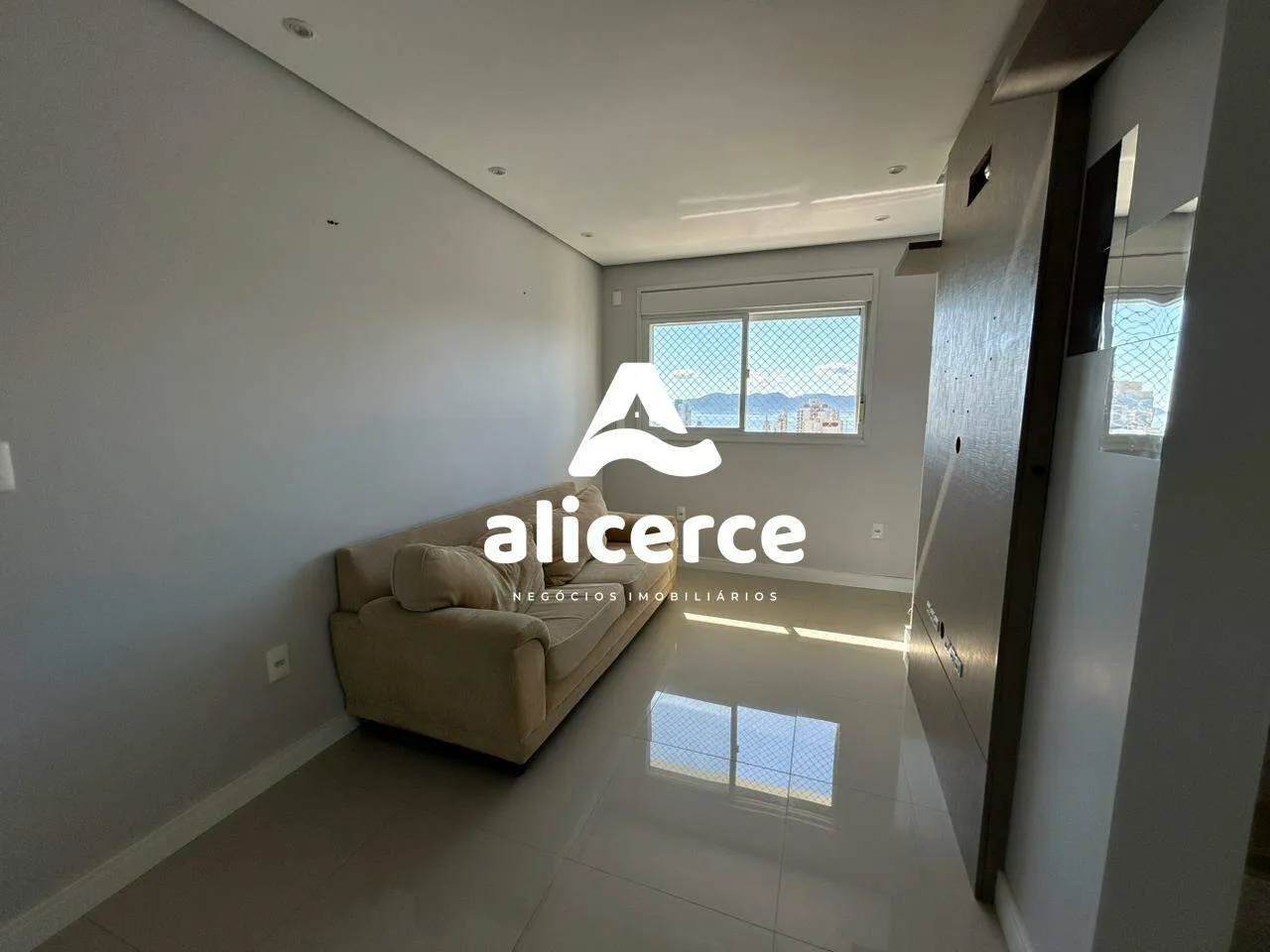Imagem Apartamento Duplex à venda com 129m² l 3 quartos l 3 suítes l Vista Mar l Estreito - Florianópolis/SC