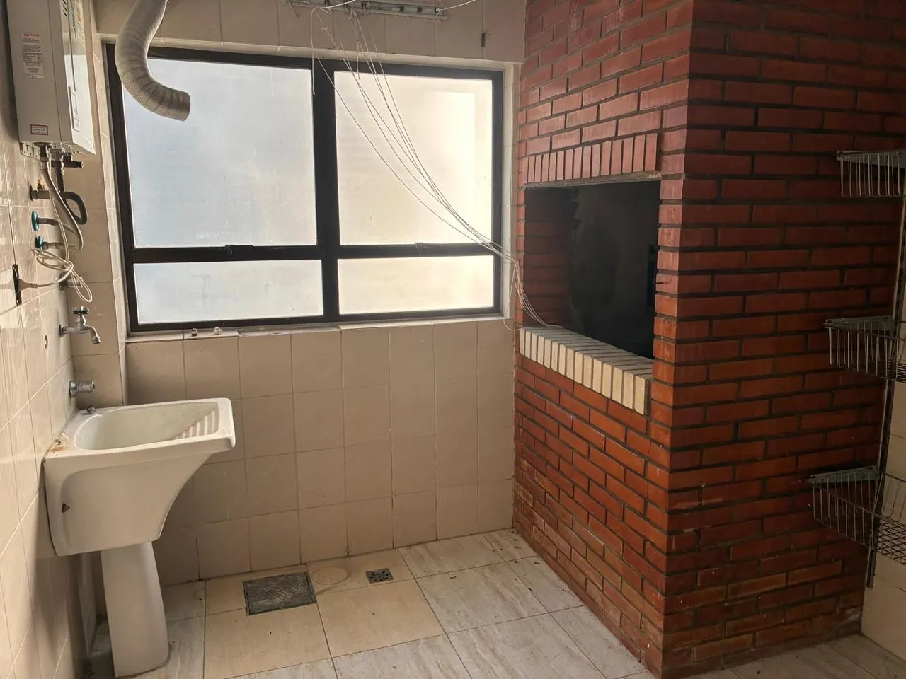 Imagem Excepcional Apartamento com 3 dormitórios no centro de Canoas.