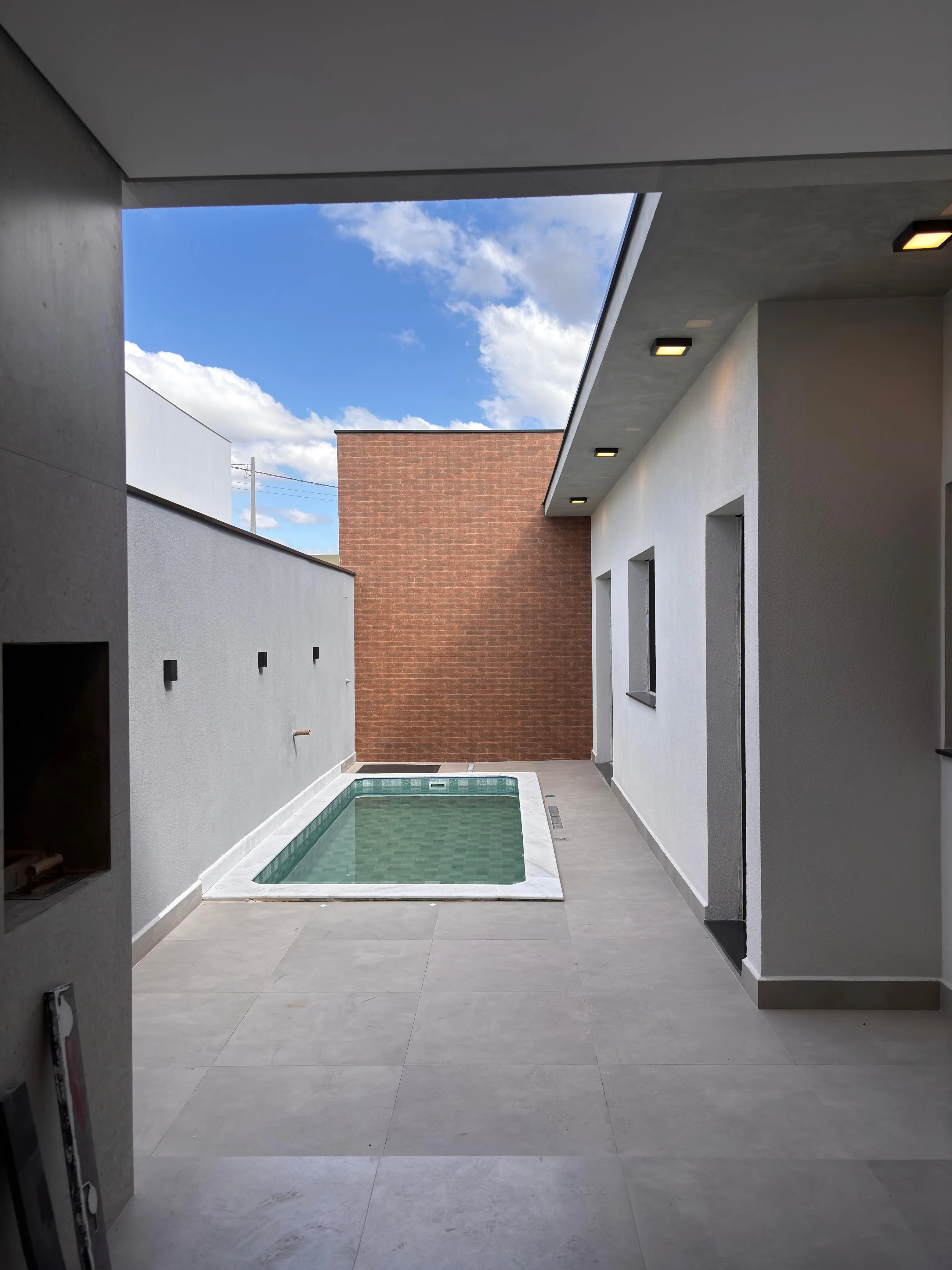 Imagem Linda Casa 2 dormitórios à Venda no Residencial Reserva Ipanema: Conforto e Praticidade
