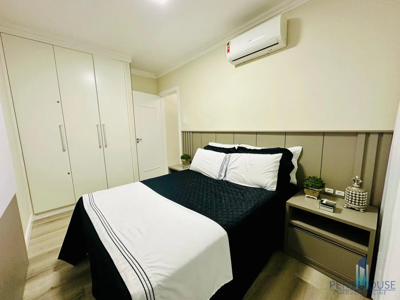Imagem Apartamento Quadra Mar para Venda em Balneário Camboriú, CENTRO, 2 dormitórios, 1 banheiro, 1 vaga