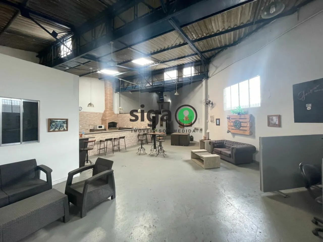 Imagem Galpão/Depósito/Armazém e 4 banheiros à Venda, 830 m²