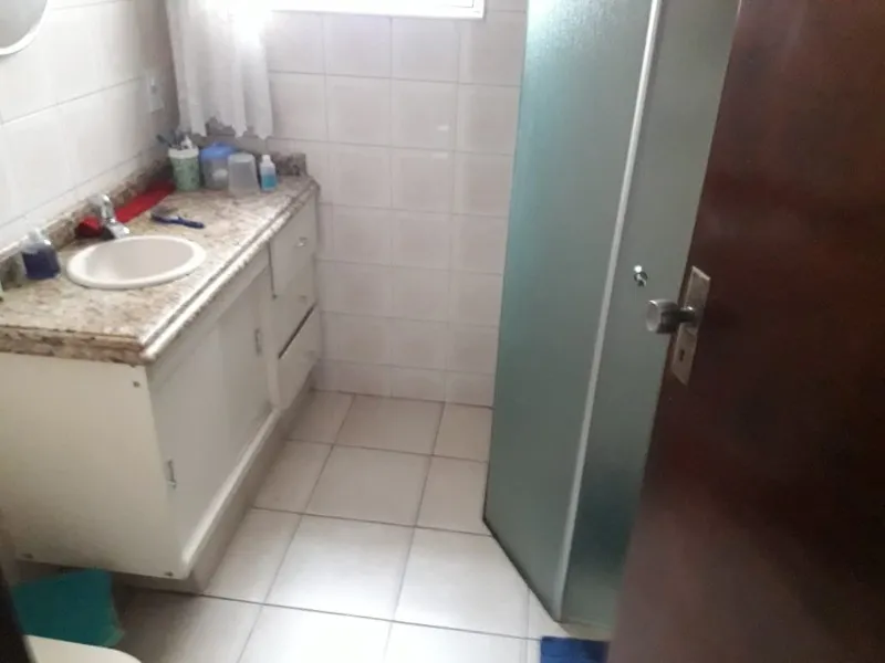 Imagem Imperdível Casa à Venda em Santo André-SP, Bairro Centro: 3 Quartos, 2 Banheiros, 2 Vagas, 180m². Venha Conferir!