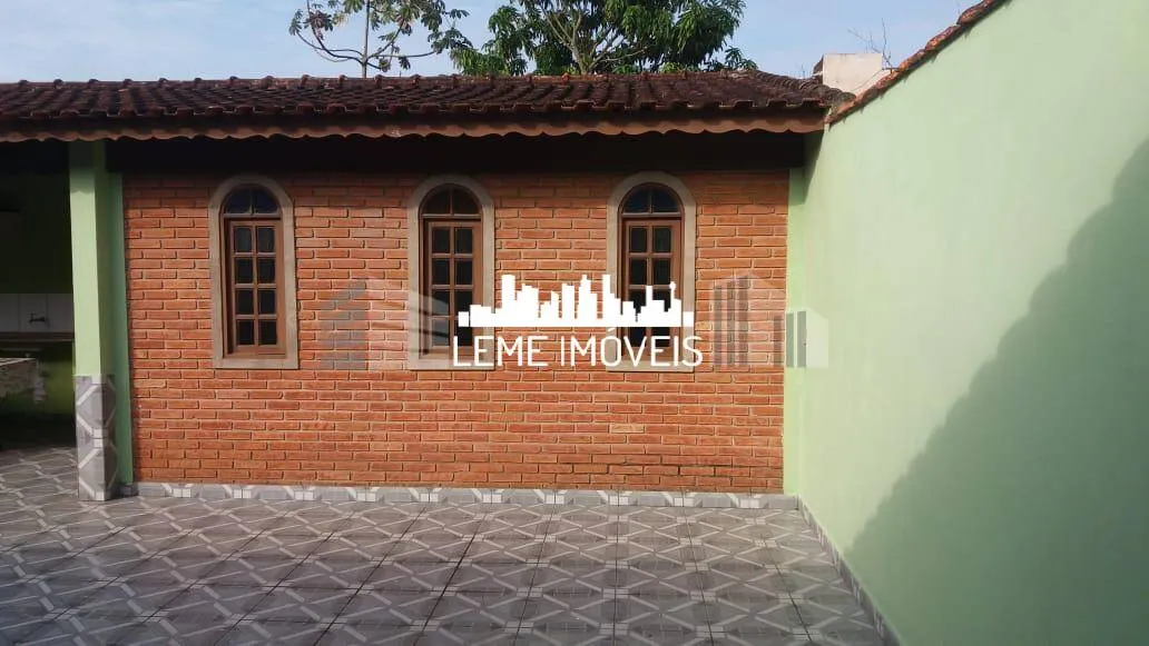 Imagem CASA TÉRREA AMPLA À VENDA NO LITORAL DE SÃO PAULO, ACEITA FGTS!!!