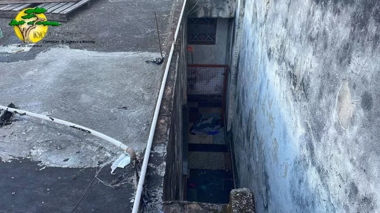 Imagem TERRENO COM DUAS CASAS PARA VENDA - JD PERI -