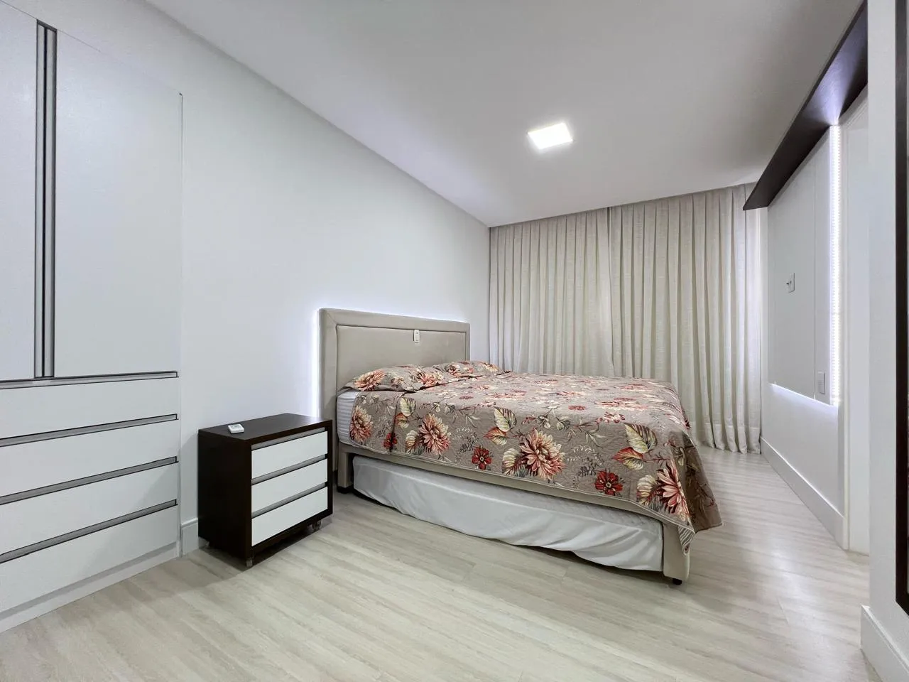 Imagem Apartamento à venda com 130m2 por R$ 2.500.000,00