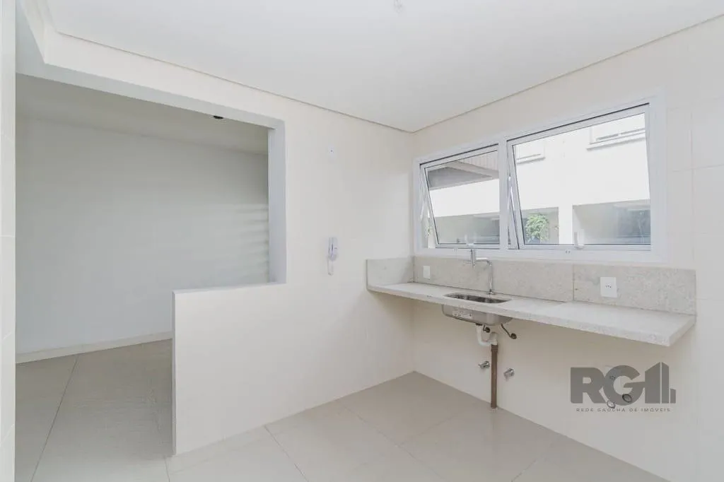 Imagem Excelente casa em condomínio de 251m² com 3 suítes e elevador!