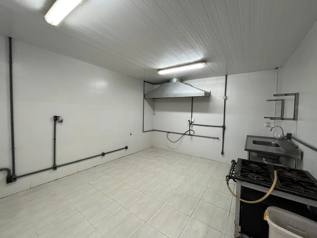 Imagem Prédio Comercial à venda com 5 salas, 400m², 6 vagas, Rua Laudelino Freire no bairro Sarandi em Porto Alegre