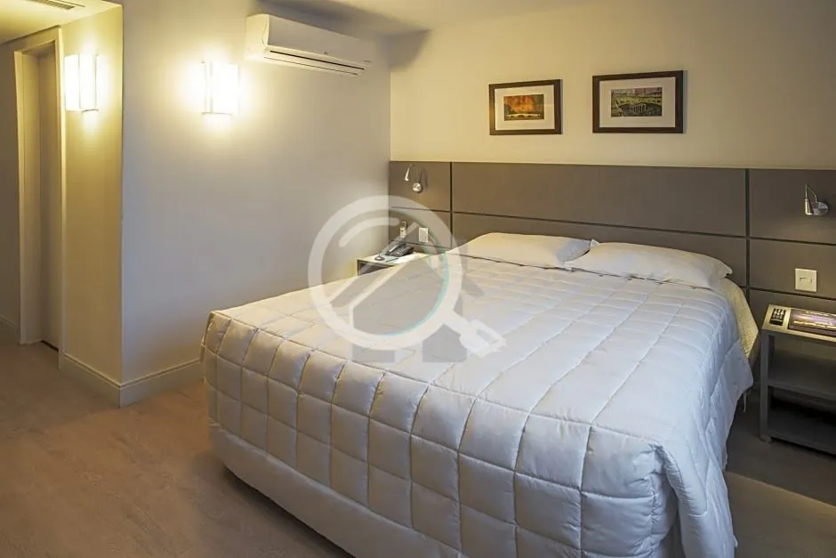 Imagem O Flat Viverore Moinhos está localizado a apenas 3 km do centro da cidade, o Hotel dispõe de uma p...