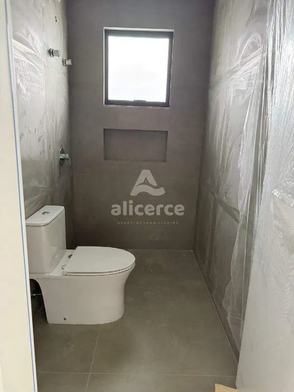 Imagem Casa nova de alto padrão - 3 Dormitórios I 1 suíte I Vaga de garagem - Loteamento Alta Vista, Potecas - São José/SC