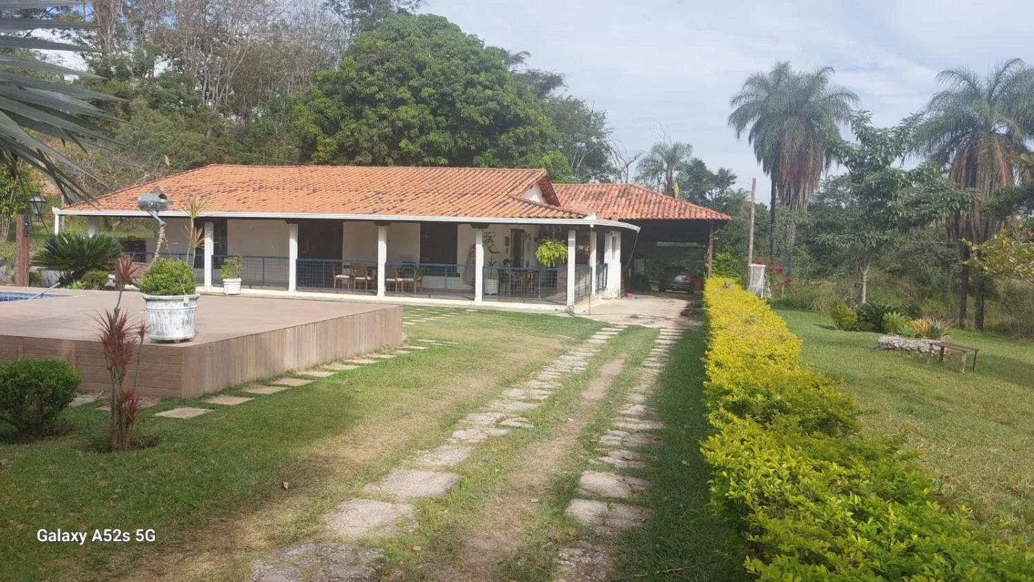 Imagem Vende-se um lindíssimo sítio localizado em Esmeraldas, MG . com 6 hectares (60.000 m²)