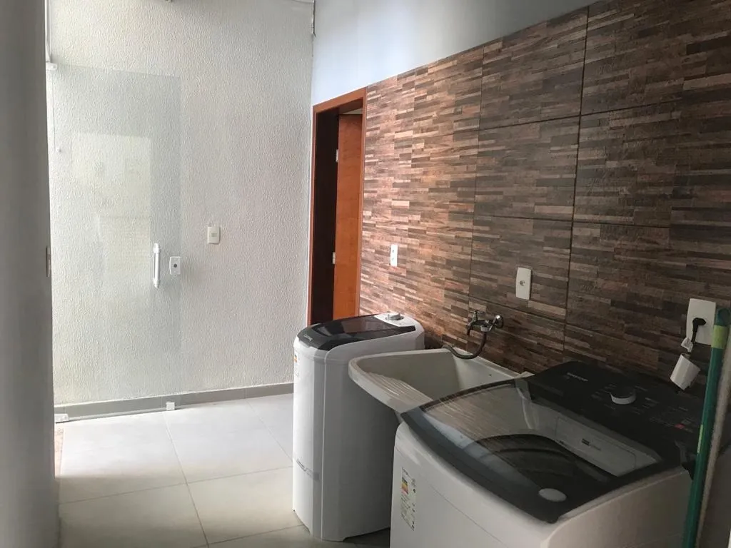 Imagem Lindo Sobrado no Bairro Jardim Karolyne com 235m².