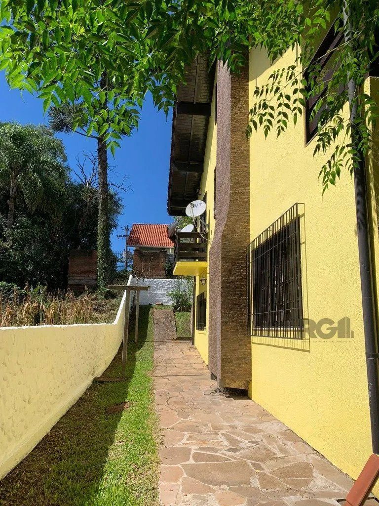 Imagem Casa sobrado com 03 dormitórios e garagem para 3 carros na cidade de Nova Petrópolis